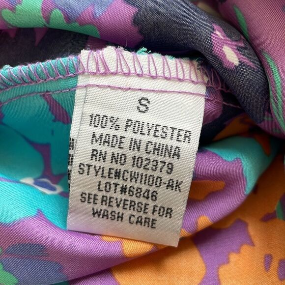 Racer back zip up front blouse with ruffle accent by Ali and Kris size small - Picture 9 of 9